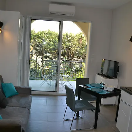 Etoile Apartment *